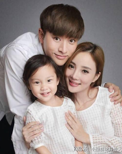 甜馨晒全家福，称不希望父母复合，李小璐犯下的错，女儿却买了单（组图） - 8