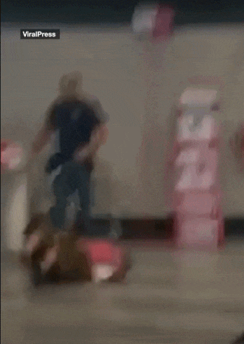 华人大妈因行李超重被拒登机,躺机场撒泼打滚!网友:丢人现眼(视频/组图) - 2