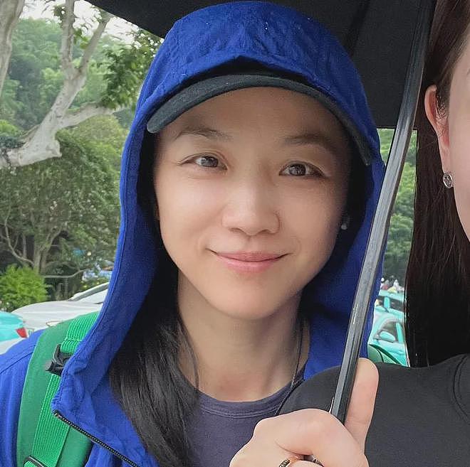 45岁金泰希为医美代言，脸油到反光，曾经的“自然美女”不复存在（组图） - 18