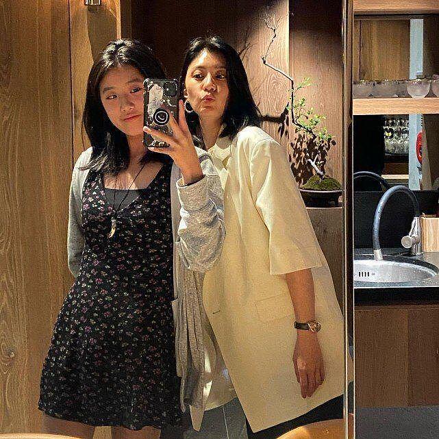 贾静雯19岁女儿梧桐妹被质疑已辍学，分享街拍变漂亮了（组图） - 14