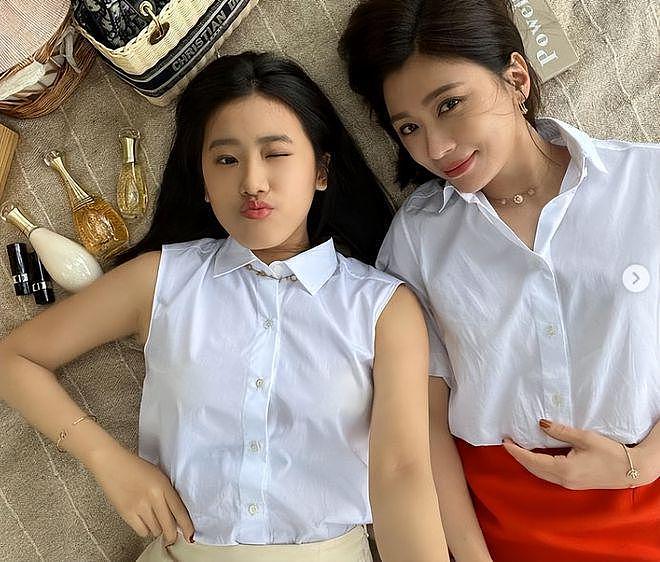 贾静雯19岁女儿梧桐妹被质疑已辍学，分享街拍变漂亮了（组图） - 13