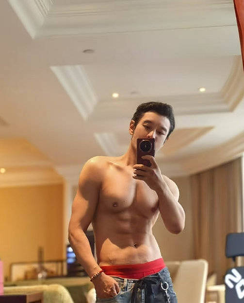 杨子与黄晓明合照认不出！被网友辣评都不像他了（组图） - 5