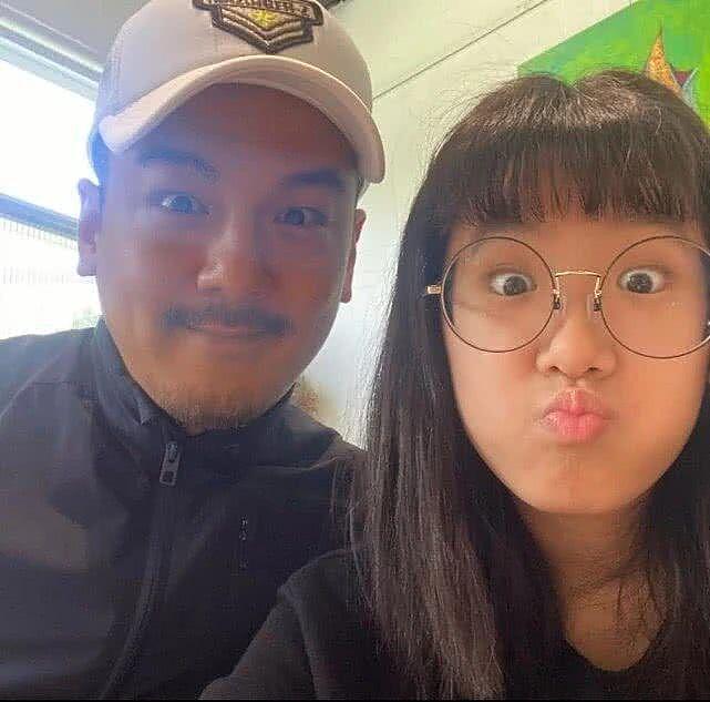 贾静雯19岁女儿梧桐妹被质疑已辍学，分享街拍变漂亮了（组图） - 9