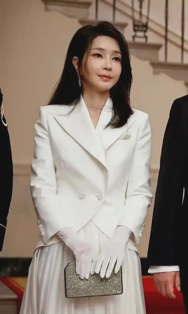 李在明头发颜色变了？她导演了韩国总统“变形记”（组图） - 7