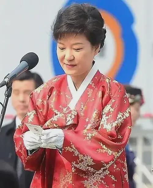 李在明头发颜色变了？她导演了韩国总统“变形记”（组图） - 5