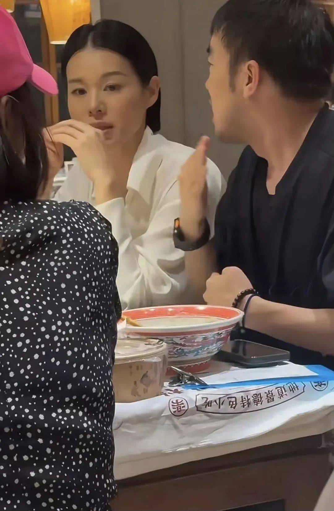 胡杏儿内地活动未戴婚戒,婚变疑云再起(组图) - 6