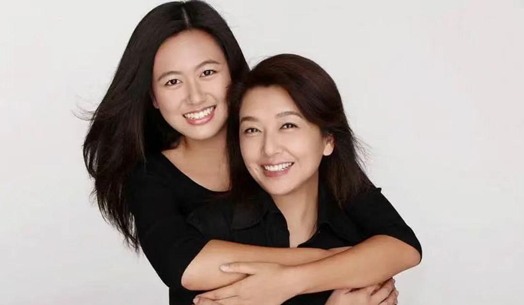 【情感】55岁田小洁演大反派爆红,再婚妻子竟是江珊,中年爱情比初恋还甜(组图) - 20