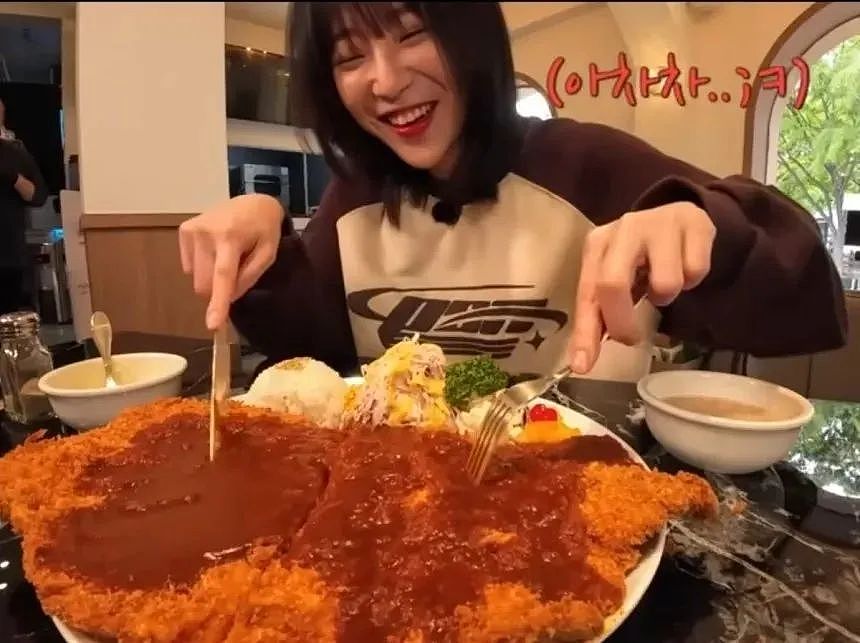 韩国吃播女王:一顿炫20碗面,体重却常年不过百!粉丝疑她假吃,结果一体检...(组图) - 1