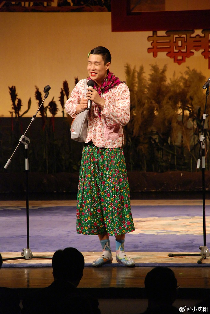 热搜第一！小沈阳18岁女儿将在韩国出道，此前演唱会登台唱跳遭吐槽（组图） - 5