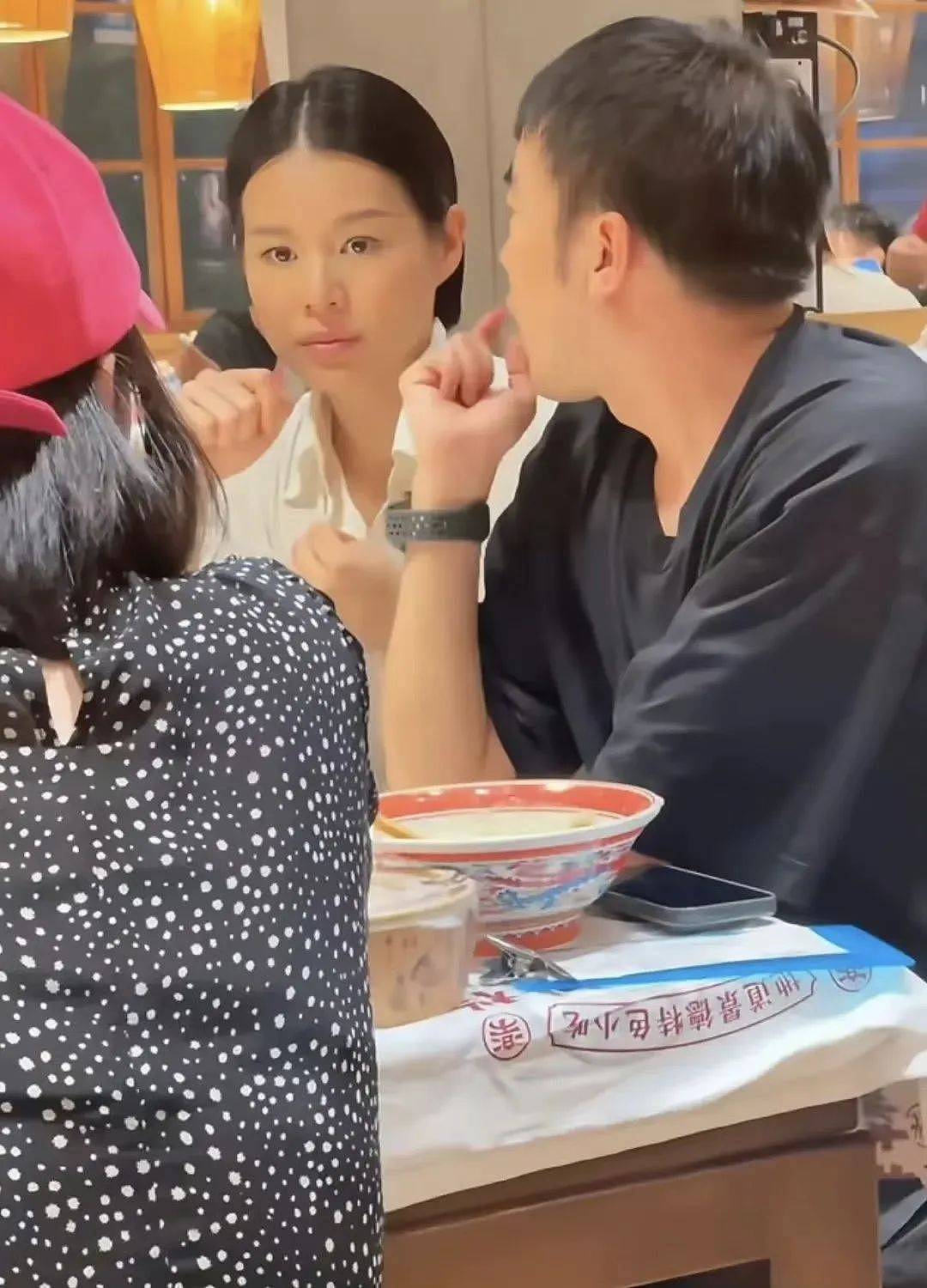 胡杏儿内地活动未戴婚戒,婚变疑云再起(组图) - 4