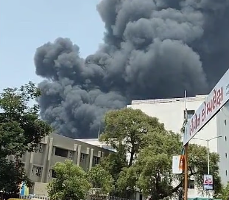 印度空难仅1人奇迹生还！坠机后自行走出残骸求救，亲述地狱逃生经历（视频/组图） - 21