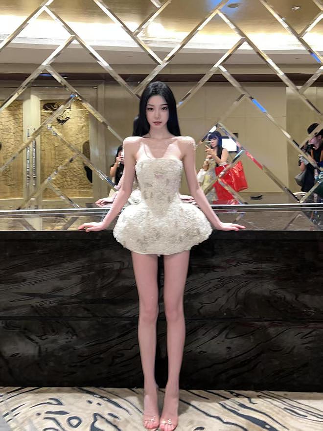 这一夜,王子文台上摔倒让不少人担忧,刘诗诗的端庄大气惊艳众人(组图) - 42
