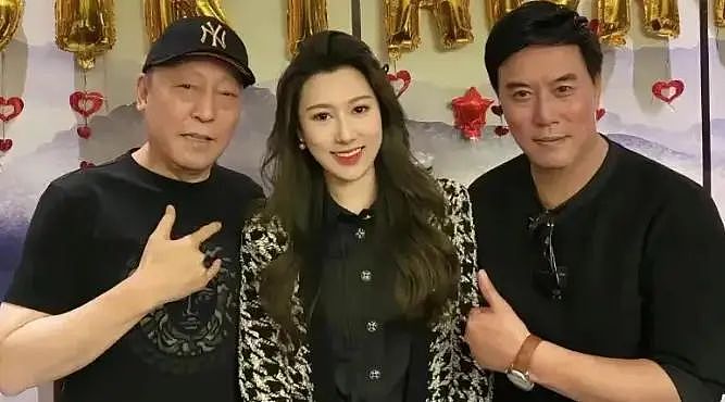 舅舅是陈佩斯，外公是影帝，爸爸是国家一级演员，她却不愿成明星、甘愿当网红（组图） - 1
