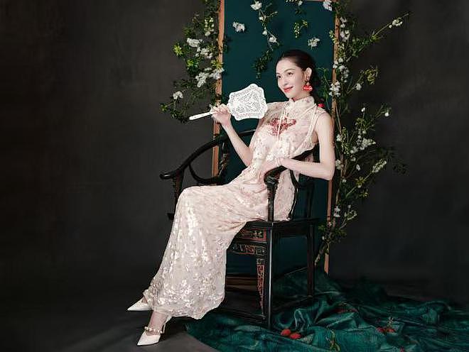 这一夜,王子文台上摔倒让不少人担忧,刘诗诗的端庄大气惊艳众人(组图) - 28