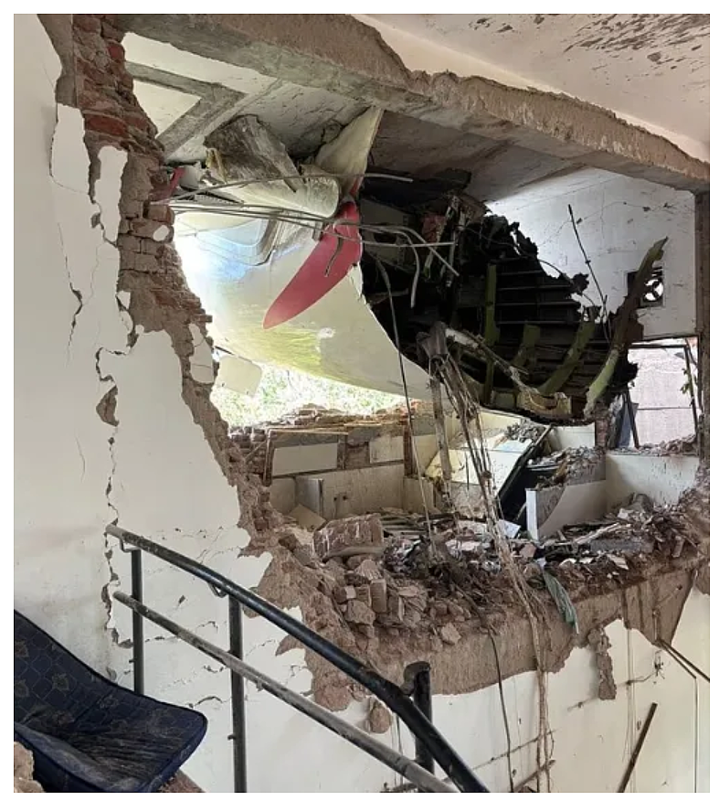 早就问题不断，总死亡人数可能超过300，上周曾抵达墨尔本，昨天坠毁的客机还砸中了医学院宿舍楼（组图） - 13