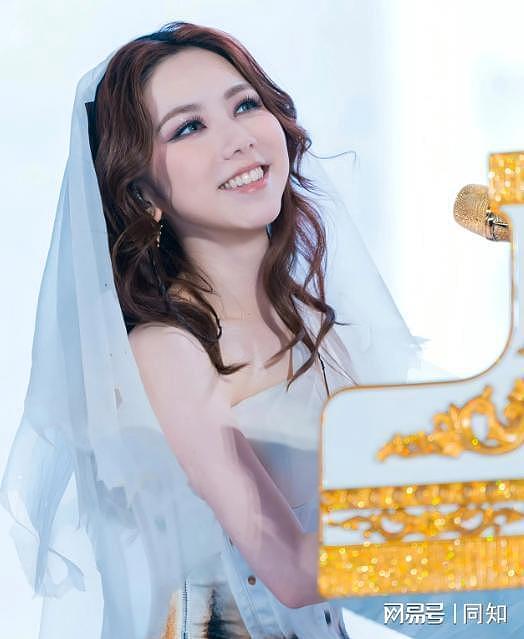 邓紫棋重录旧作品,与前公司纠纷,六年未得版税,李荣浩发文力挺(组图) - 3