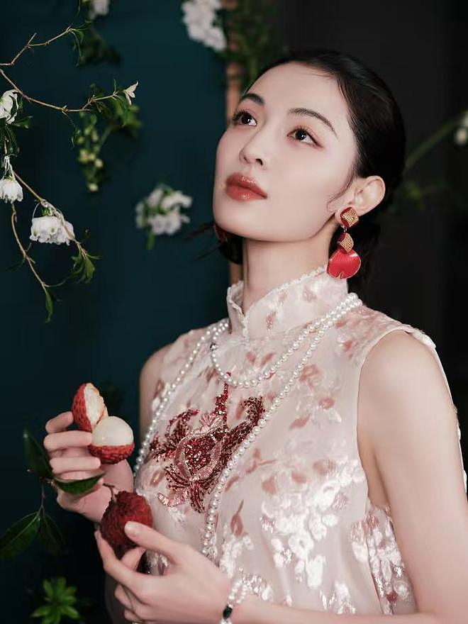 这一夜,王子文台上摔倒让不少人担忧,刘诗诗的端庄大气惊艳众人(组图) - 26