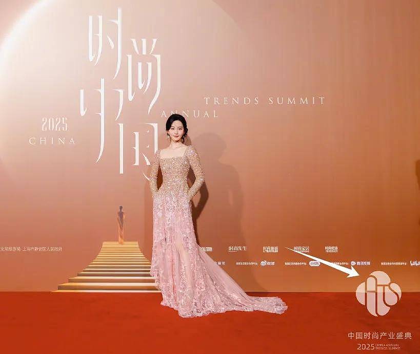 宋茜压轴风波升级!现场媒体晒视频打脸,官方下场发文暗示顺序(组图) - 22