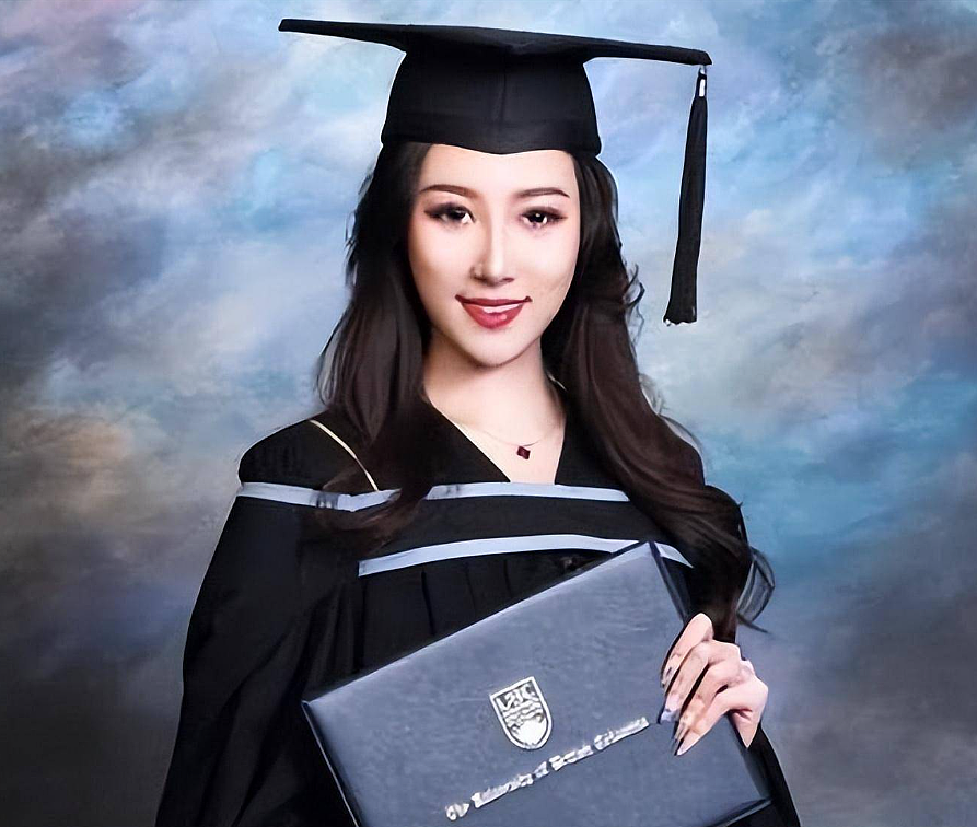 舅舅是陈佩斯，外公是影帝，爸爸是国家一级演员，她却不愿成明星、甘愿当网红（组图） - 4