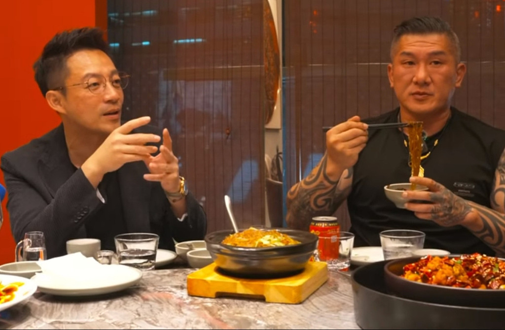 超过40万网民涌入！汪小菲、馆长合体直播引发流量狂潮，网友：见证历史（组图） - 1