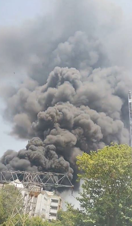 超290死!印度波音787坠毁画面曝,起飞40秒坠机爆炸成火球、乘客烧成黑碳!机上1人奇迹生还(视频/组图) - 2