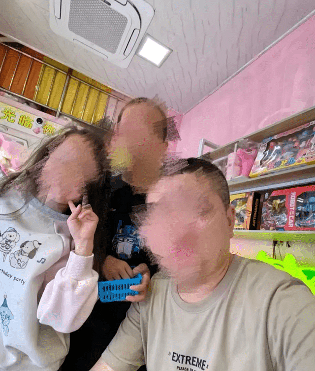 醋夫疑老婆出轨怒杀骨肉!子女遭灌农药,临死挣扎扯烂枕头(组图) - 3