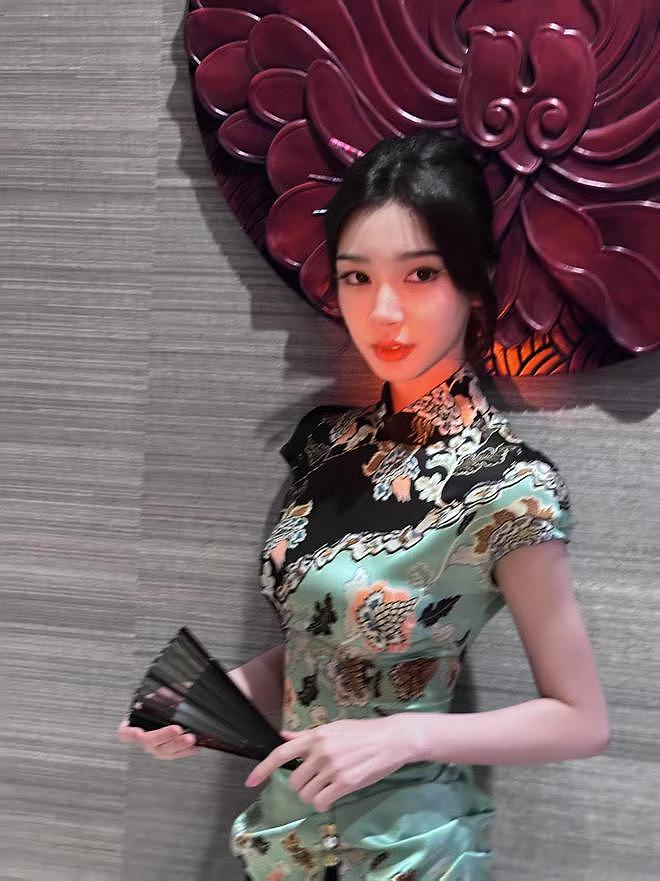 这一夜,王子文台上摔倒让不少人担忧,刘诗诗的端庄大气惊艳众人(组图) - 36