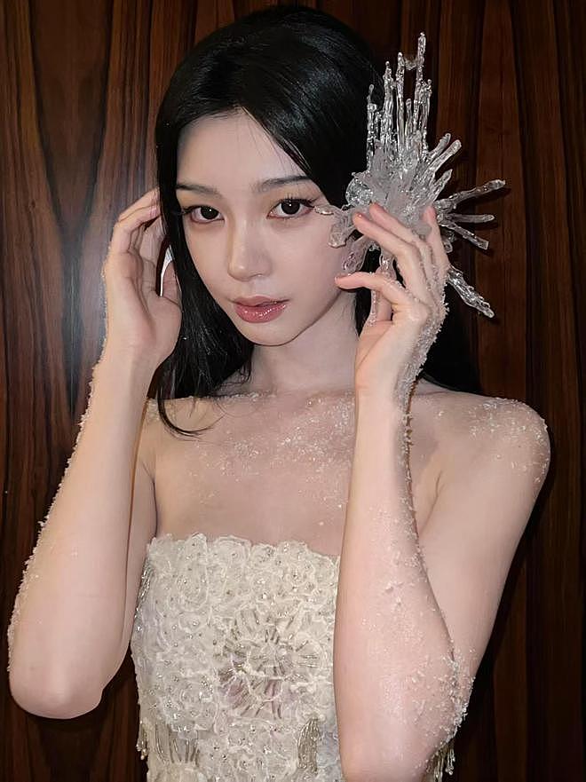 这一夜,王子文台上摔倒让不少人担忧,刘诗诗的端庄大气惊艳众人(组图) - 40