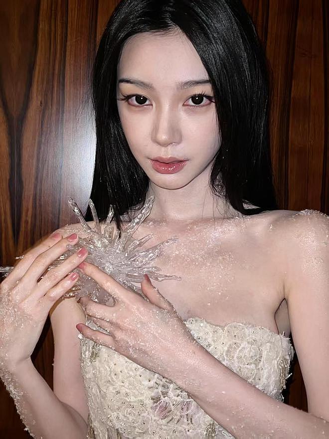 这一夜,王子文台上摔倒让不少人担忧,刘诗诗的端庄大气惊艳众人(组图) - 39
