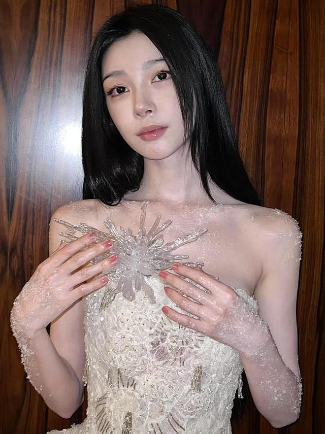 这一夜,王子文台上摔倒让不少人担忧,刘诗诗的端庄大气惊艳众人(组图) - 41