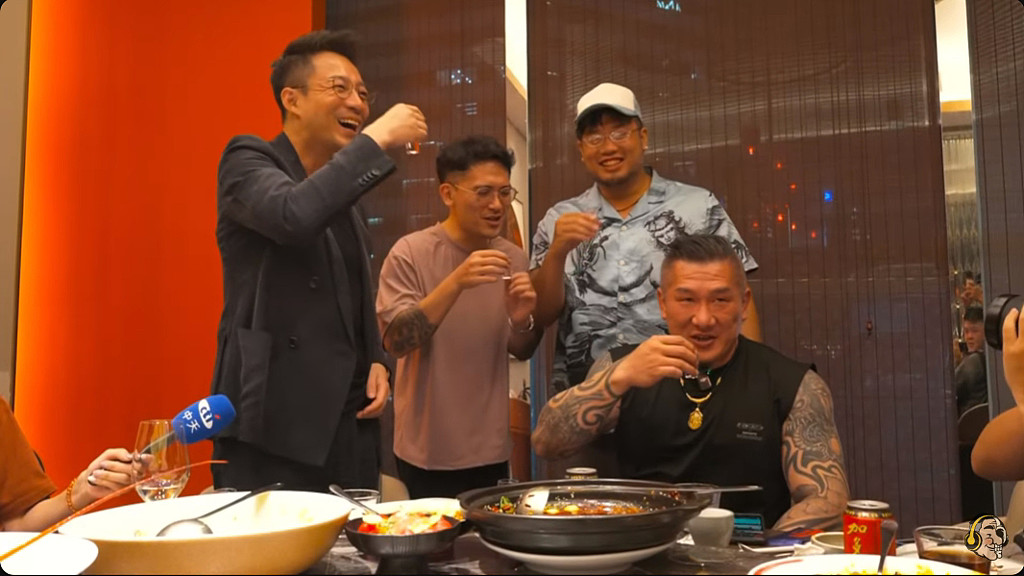 超过40万网民涌入！汪小菲、馆长合体直播引发流量狂潮，网友：见证历史（组图） - 2