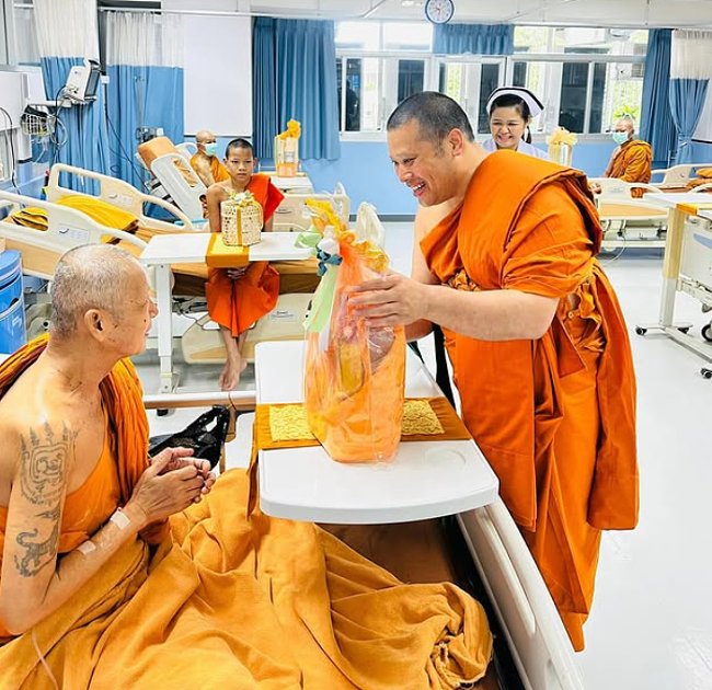 泰王室又封新宠妃！94年新人出身名门穿黄袍亮相，狠压其他小主和流亡二王子（组图） - 31