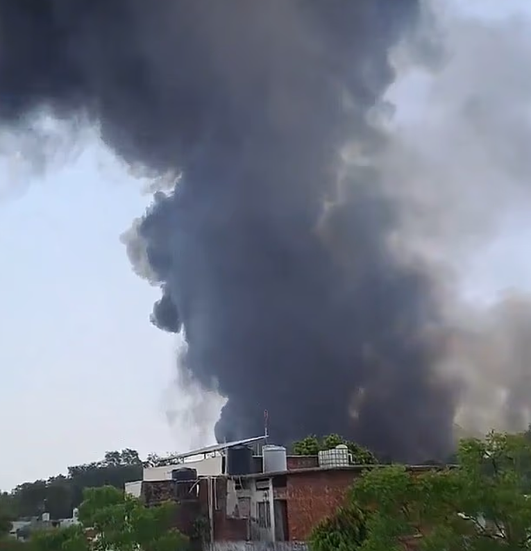 印度空难仅1人奇迹生还！坠机后自行走出残骸求救，亲述地狱逃生经历（视频/组图） - 24
