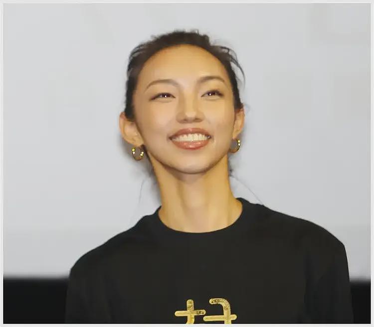 封神2女主那尔那茜再爆逆天履历:母女均走特权,上戏特招,留学学历造假(组图) - 5