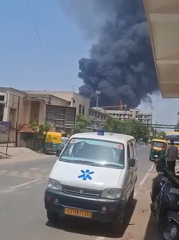 印度空难仅1人奇迹生还！坠机后自行走出残骸求救，亲述地狱逃生经历（视频/组图） - 7