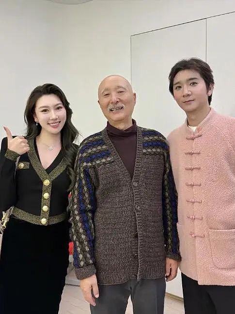 舅舅是陈佩斯，外公是影帝，爸爸是国家一级演员，她却不愿成明星、甘愿当网红（组图） - 3