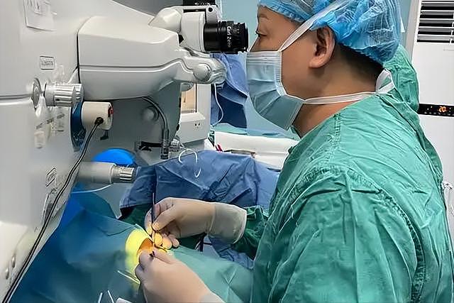 医生研究发现:老年人一旦做过白内障手术,这5件事就别再做了(组图) - 1