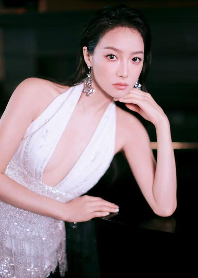 这一夜,王子文台上摔倒让不少人担忧,刘诗诗的端庄大气惊艳众人(组图) - 49