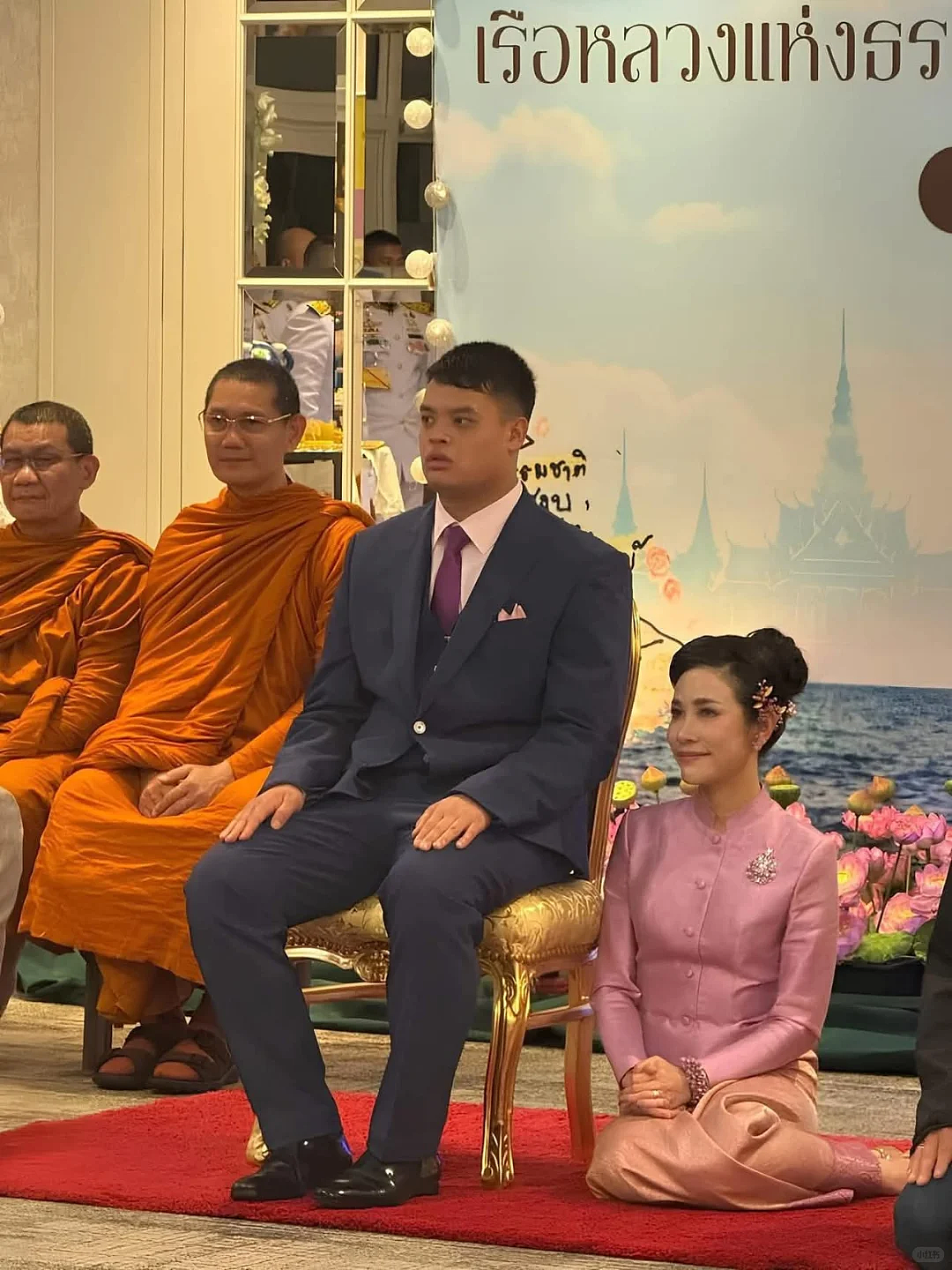 泰王室又封新宠妃！94年新人出身名门穿黄袍亮相，狠压其他小主和流亡二王子（组图） - 27