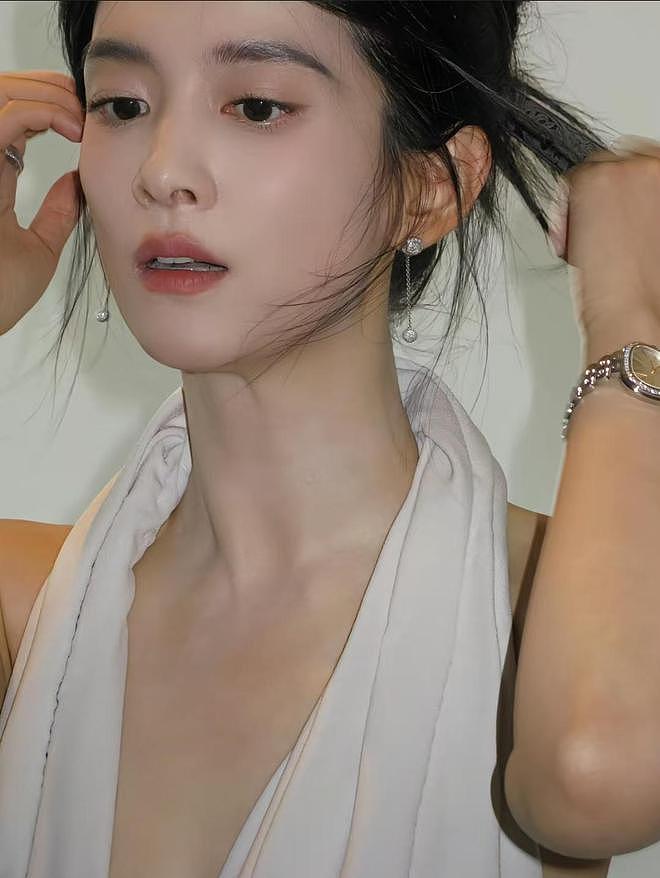 这一夜,王子文台上摔倒让不少人担忧,刘诗诗的端庄大气惊艳众人(组图) - 10
