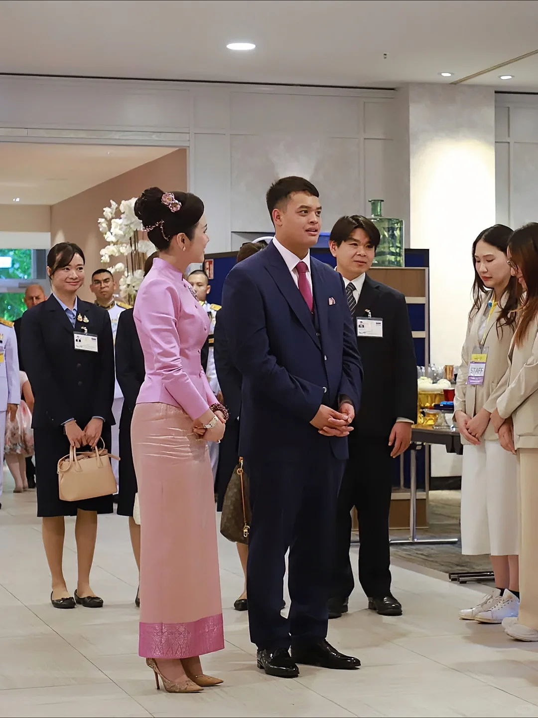泰王室又封新宠妃！94年新人出身名门穿黄袍亮相，狠压其他小主和流亡二王子（组图） - 25