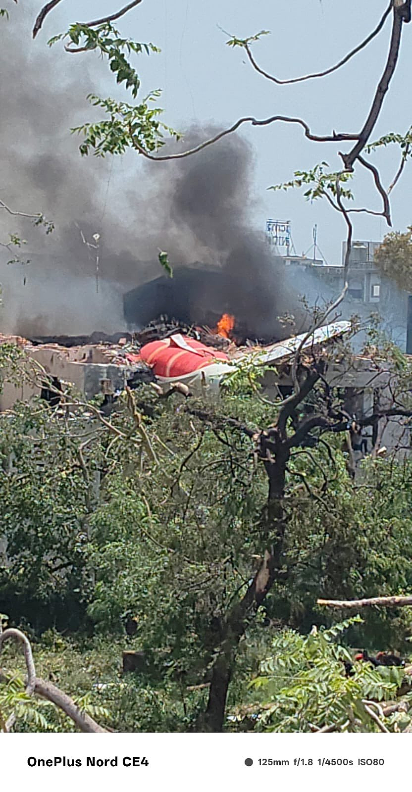 波音787惊爆首次空难,至少110人死亡!股价闪跌逾8%(组图) - 1