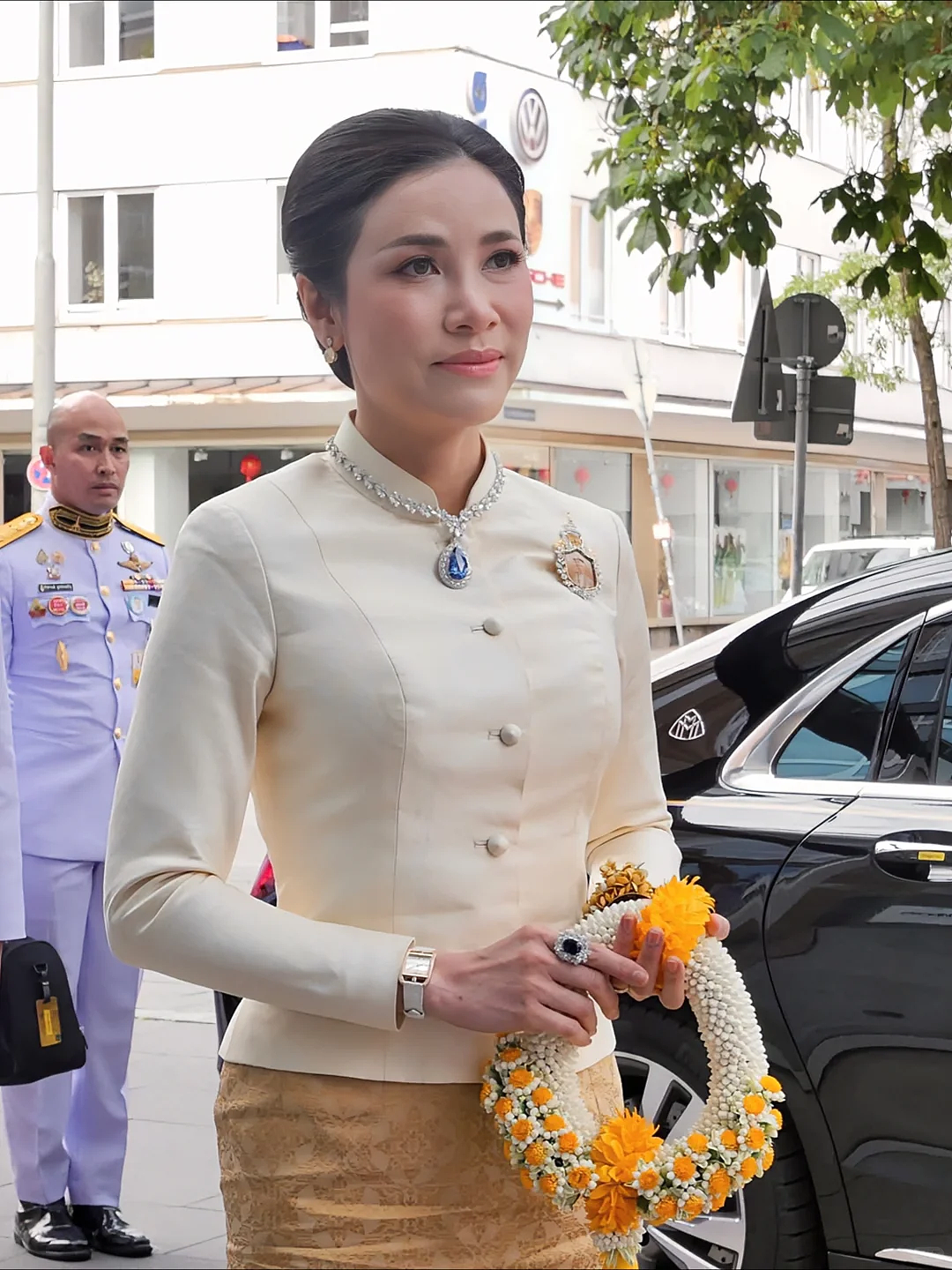泰王室又封新宠妃！94年新人出身名门穿黄袍亮相，狠压其他小主和流亡二王子（组图） - 21