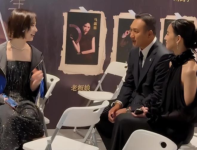 电影之夜红毯尴尬瞬间：主持人嘴瓢，黄晓明抱鸡亮相，众星被绊倒（组图） - 34