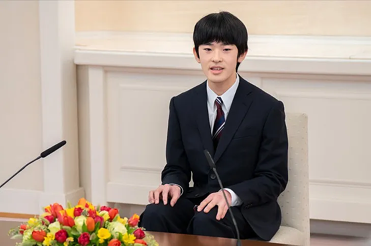 日本未来天皇与亲妈纪子妃公开闹翻?不爽她劈头盖脸骂下属,当众甩脸子怼得她哑口无言?(组图) - 1