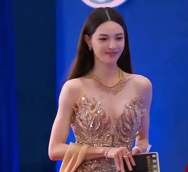 电影之夜红毯生图来了！章子怡一脸富态，钟楚曦太瘦，金晨又变样（组图） - 14