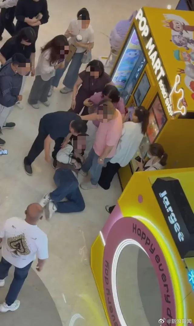 LABUBU韩国爆火！有人通宵排队、吵架动手，警察出动维护秩序，泡泡玛特：暂停韩国线下销售（视频/组图） - 8