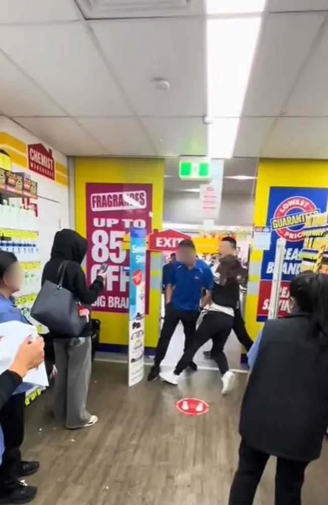 澳洲两名药房华人员工站成墙！硬刚少女贼，全网都在夸！（组图） - 3