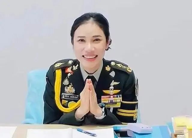 王室大戏！72岁泰王疯狂宠幸小38岁侍女，新一轮宫斗节奏？（组图） - 11