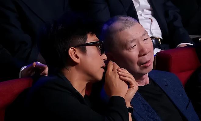 电影之夜台下直拍：邓超黄晓明同坐无交流，佟丽娅忙着玩手机（组图） - 3